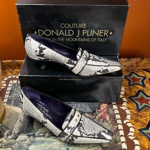Donald Pliner kitten heels
